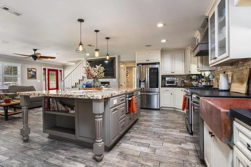 https://cdn.realtyfeed.com/cdn/127/306752608/de9da07ba6d77c94ebf2328f277957a7.webp