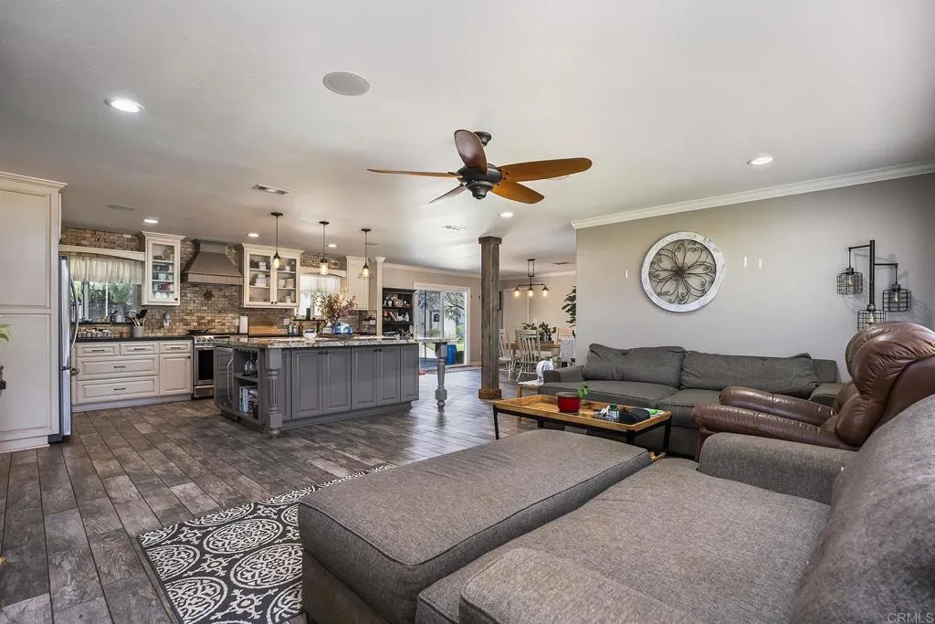 https://cdn.realtyfeed.com/cdn/127/306752608/efd77970be59570cbd200cd329cfa8d3.webp