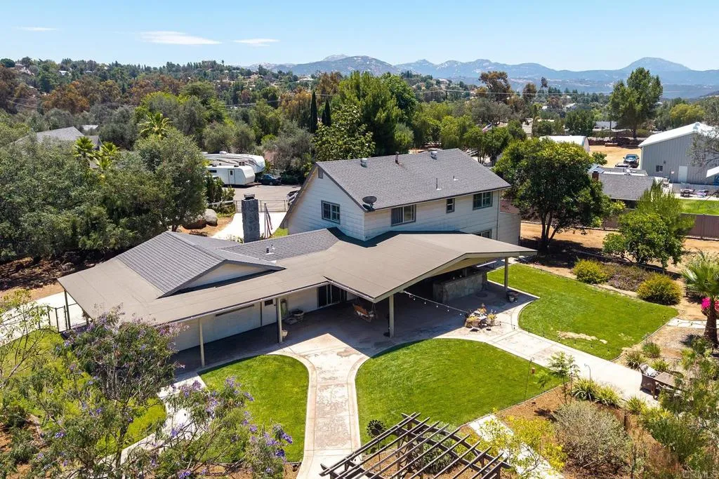 https://cdn.realtyfeed.com/cdn/127/306752608/f7330cff7e78015611a34016abd862c2.webp