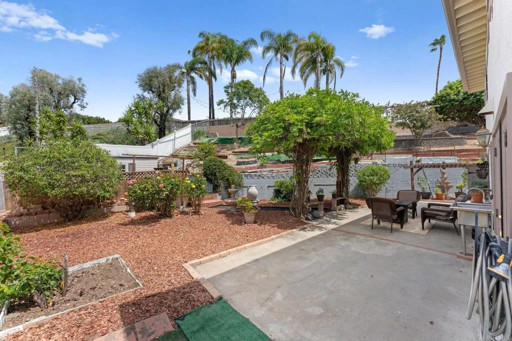 https://cdn.realtyfeed.com/cdn/127/306752641/38d034c5d52d64efb98c62ada4d009fe.webp
