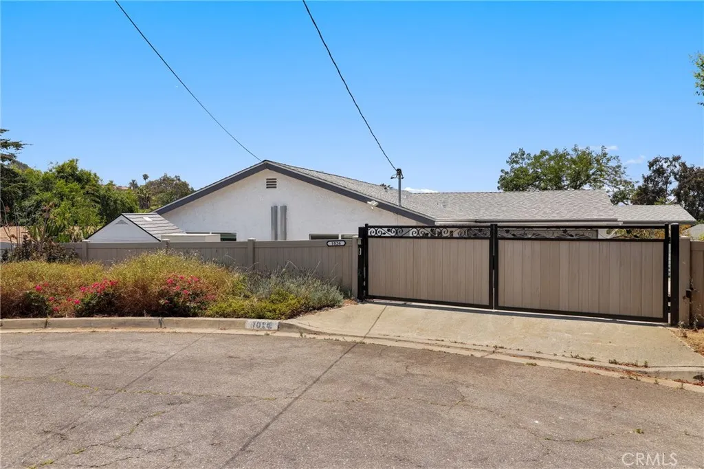 https://cdn.realtyfeed.com/cdn/127/306752654/213bc5c7fb7c5a1b74ccc7291264f591.webp