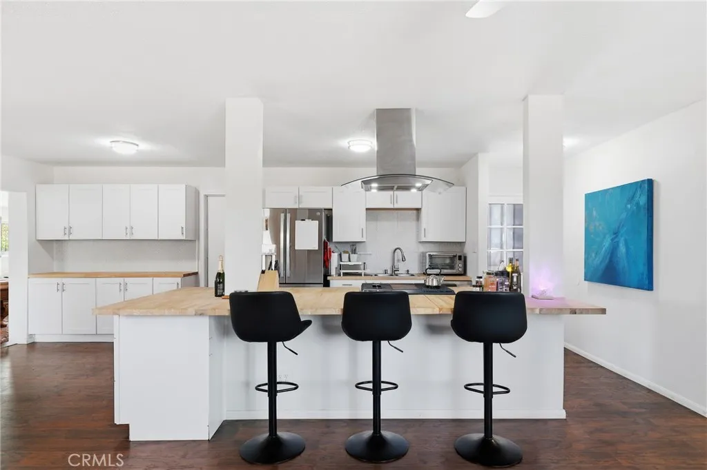 https://cdn.realtyfeed.com/cdn/127/306752654/7a5415de8711bea66ba2d1b1be3caabc.webp