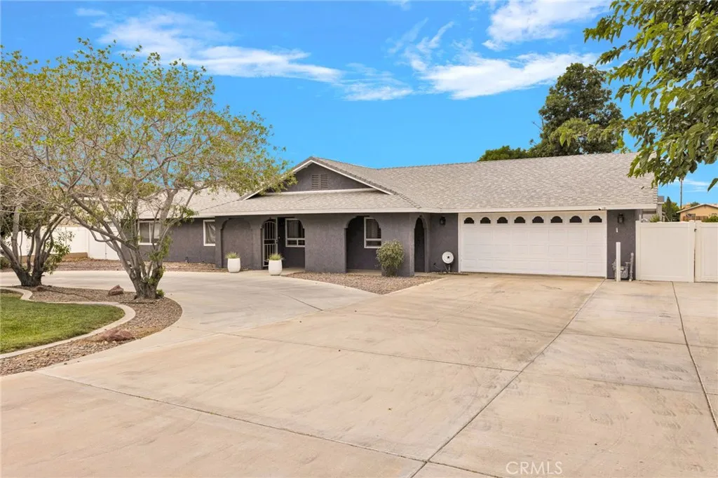 19075 Bay Meadows, Apple Valley, CA 92308 - Main photo, Apple Valley, CA
