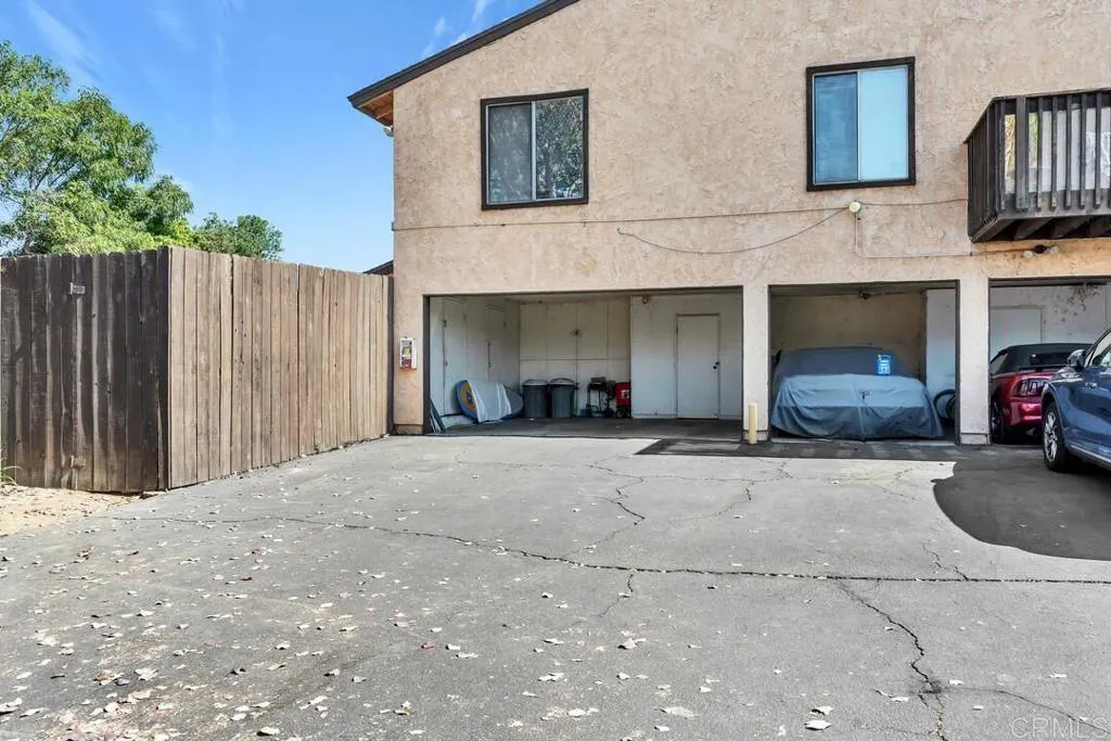 https://cdn.realtyfeed.com/cdn/127/306752760/8bf25058563f8287d3dfd8a517801bd1.webp