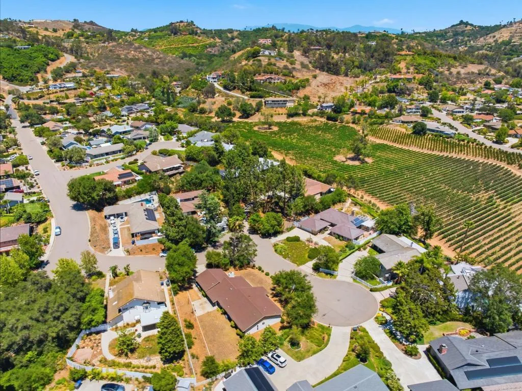 https://cdn.realtyfeed.com/cdn/127/306752761/1adbdd326c7ec90019063f11ca69fe59.webp