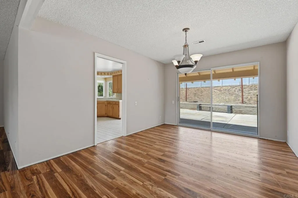 https://cdn.realtyfeed.com/cdn/127/306752761/2042b8a001715831353a96d2366163b8.webp