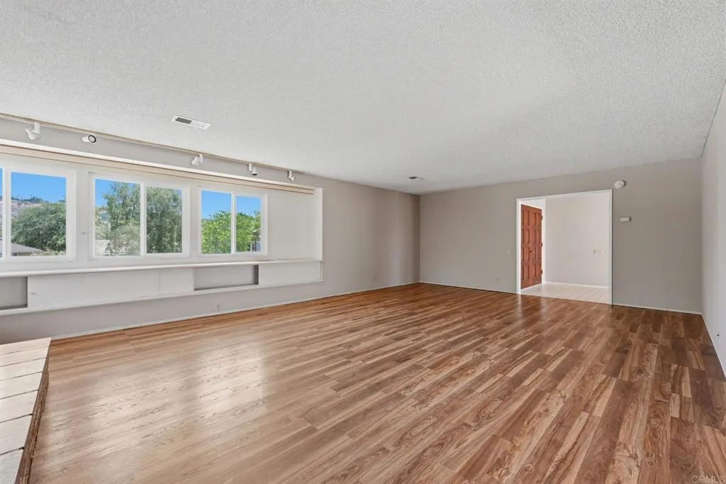 https://cdn.realtyfeed.com/cdn/127/306752761/262e0d18303b75122750e93e54bccfac.webp