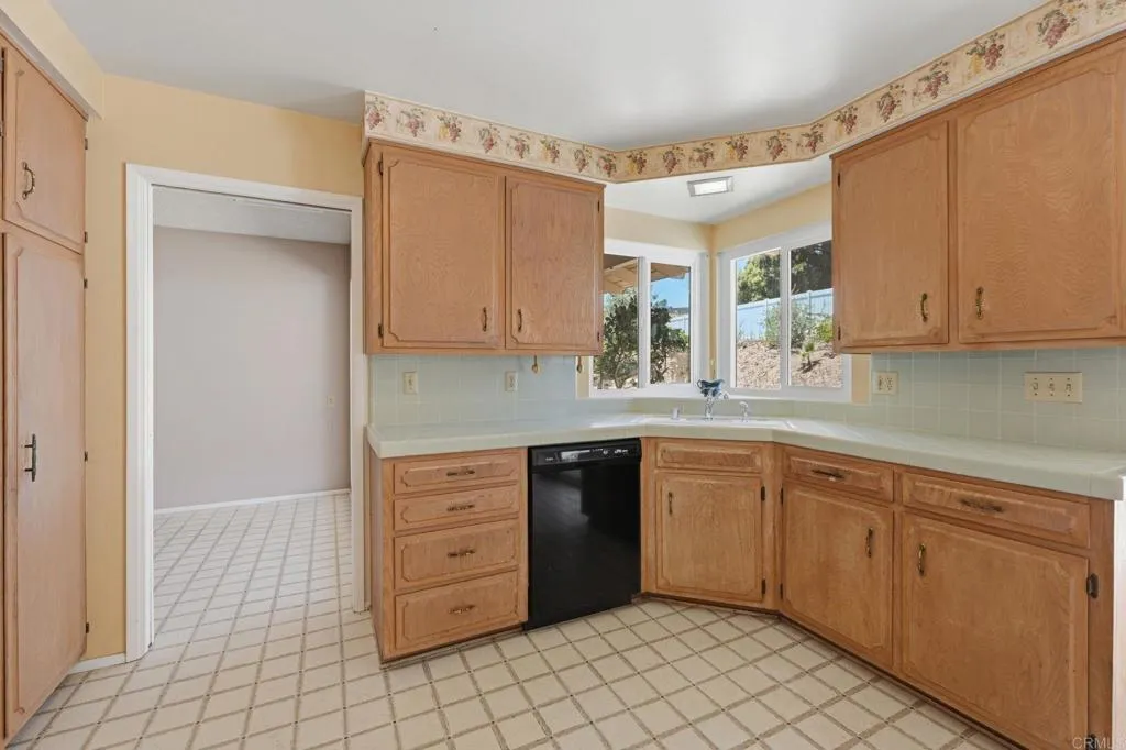 https://cdn.realtyfeed.com/cdn/127/306752761/39f24070ab3cdb3a4fe3a872a5f1a515.webp