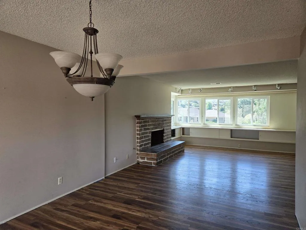 https://cdn.realtyfeed.com/cdn/127/306752761/3d442c057fdcc7beced100d519eadc33.webp
