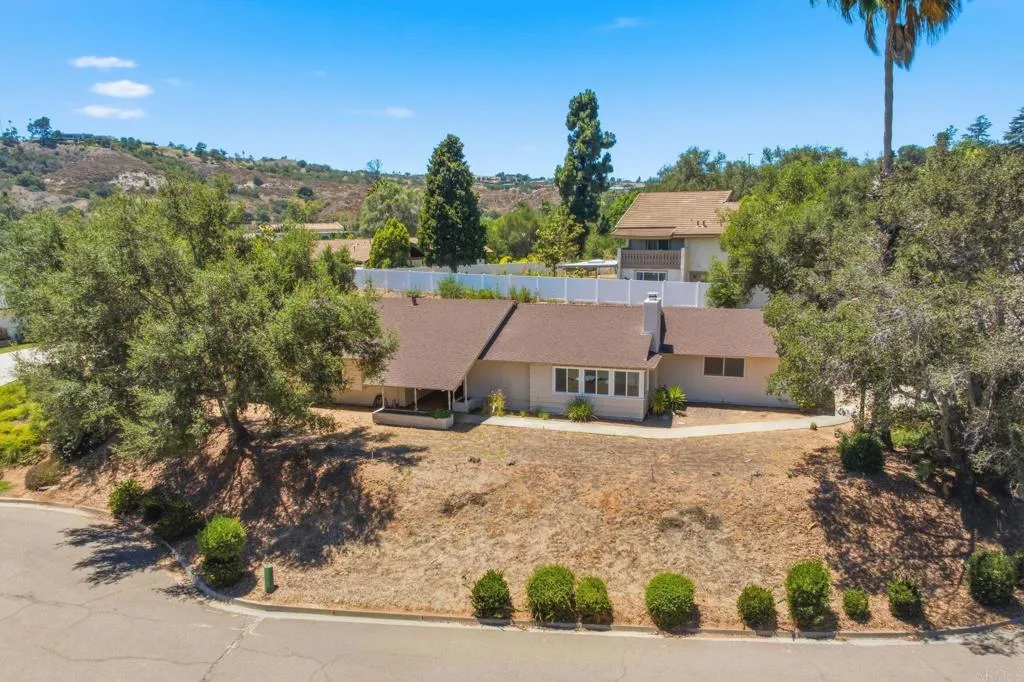 https://cdn.realtyfeed.com/cdn/127/306752761/6228d05524757b33aa18a4f570886b24.webp