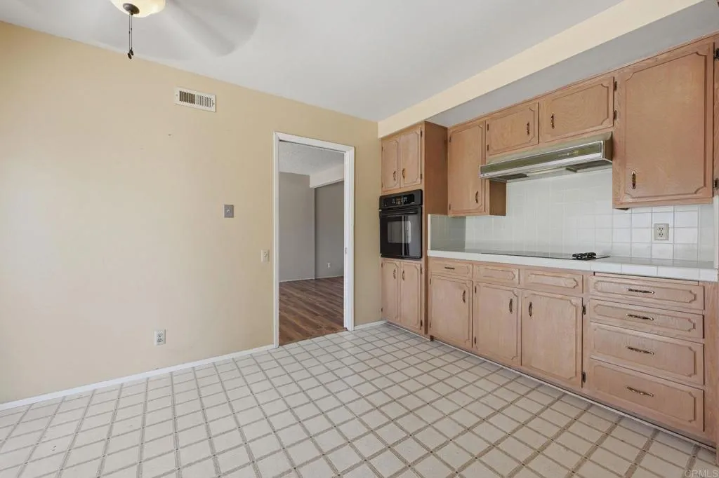 https://cdn.realtyfeed.com/cdn/127/306752761/7d8b444ce7350b4d81952287c02ba9d8.webp