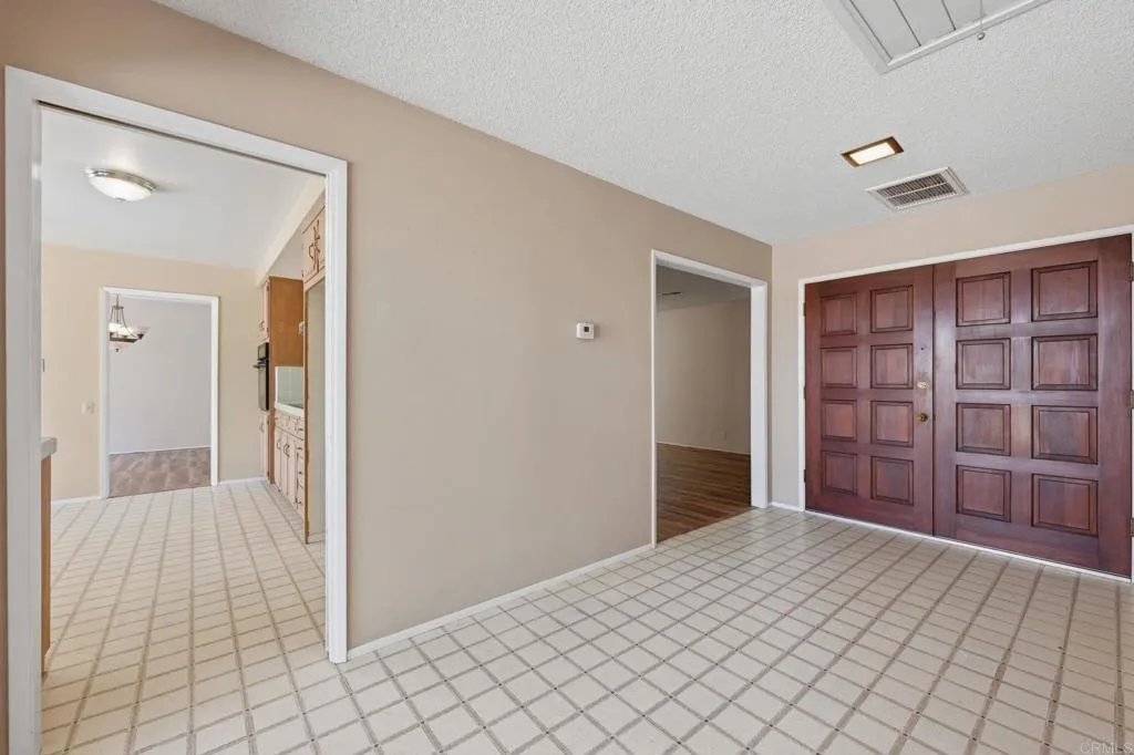 https://cdn.realtyfeed.com/cdn/127/306752761/9ca481d58562658d0def21d383258b37.webp