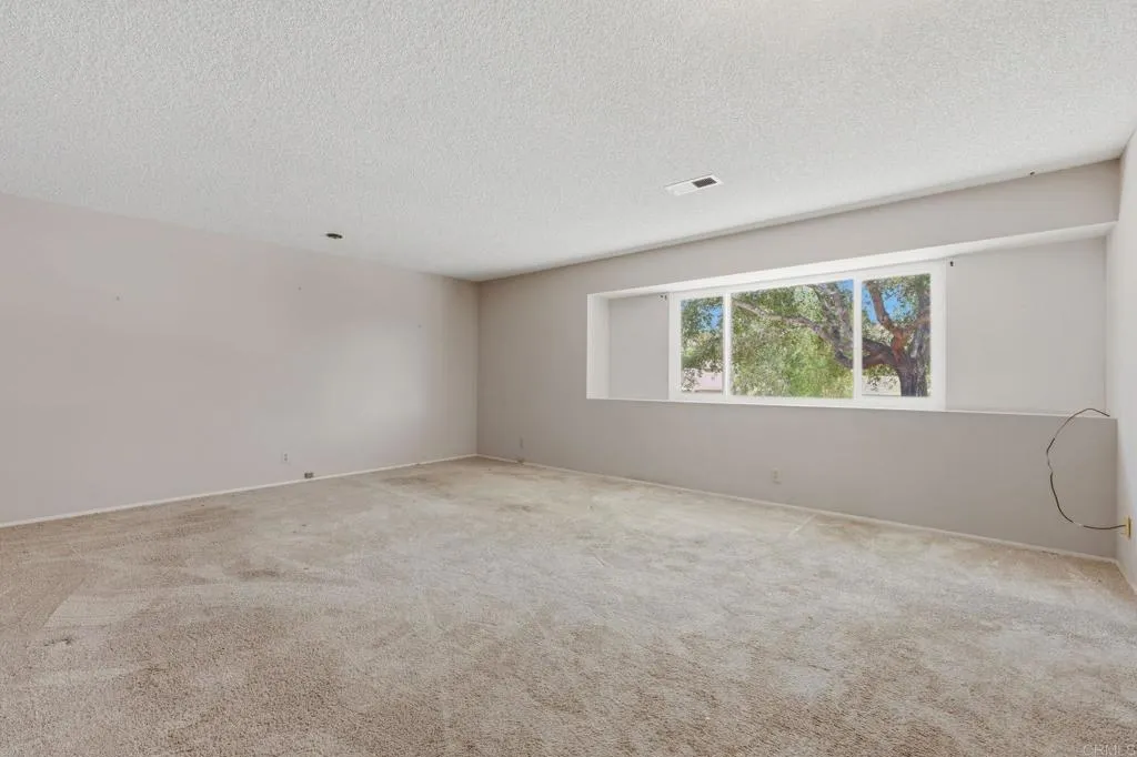 https://cdn.realtyfeed.com/cdn/127/306752761/cee5fe7acf1b6b4610a3f13fa11e4d3e.webp