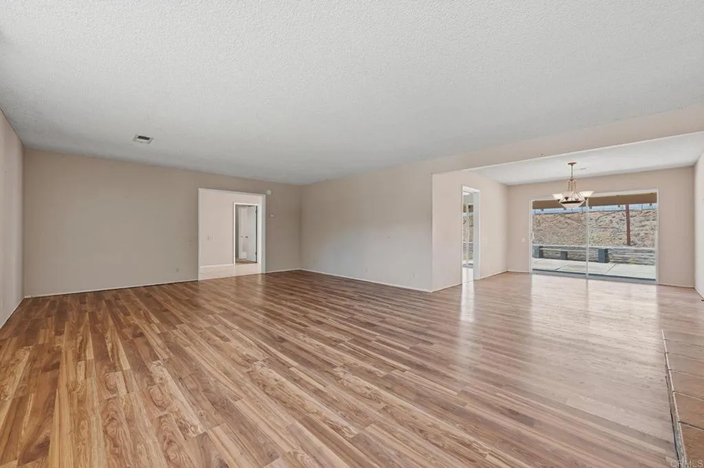https://cdn.realtyfeed.com/cdn/127/306752761/e82d2d72f8f4745d2981ce30edffae47.webp