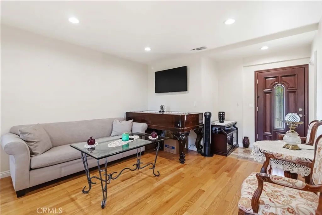 19406 Enadia, Reseda, CA 91335 - Photo 5 of 34, Reseda, CA