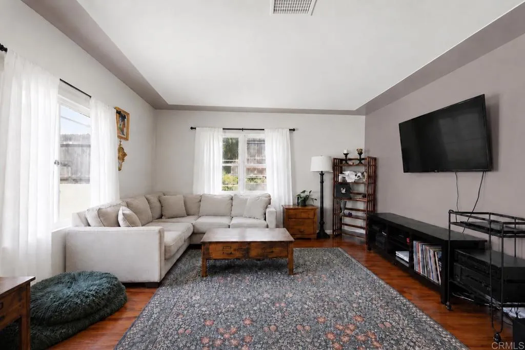 https://cdn.realtyfeed.com/cdn/127/306752793/8e6c8b34e7123d03e214198744262bd4.webp