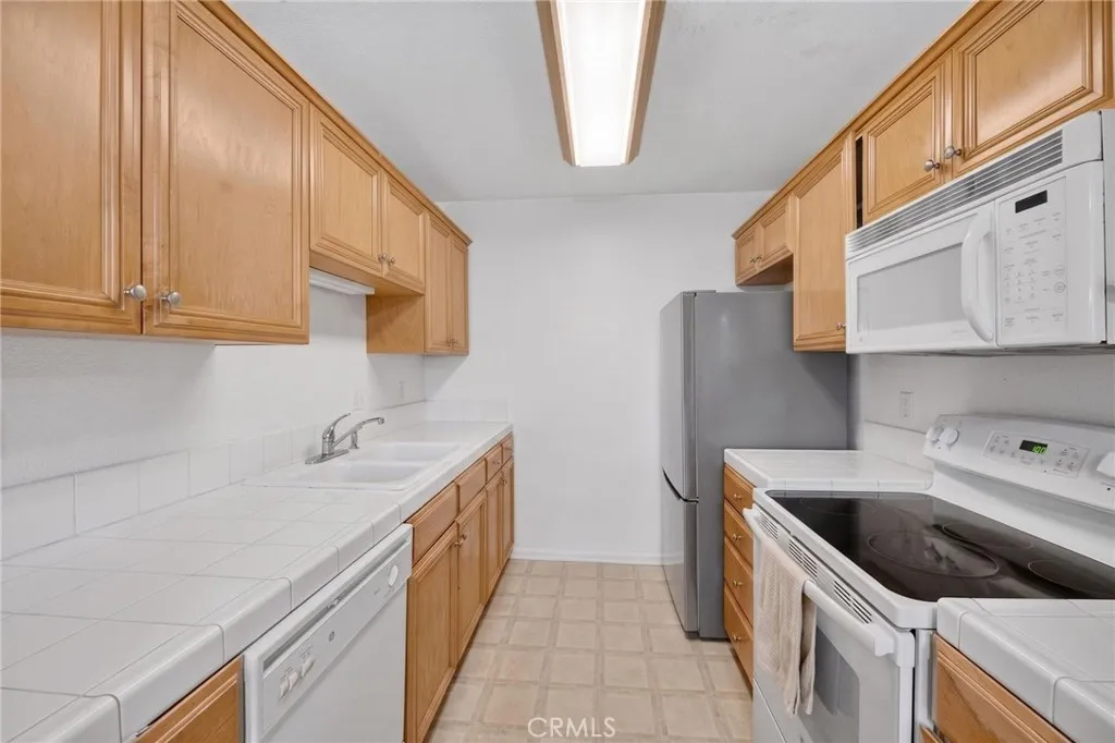 https://cdn.realtyfeed.com/cdn/127/306752796/da1988405e42af0c5962b6a164bb4883.webp