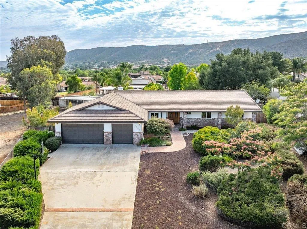 https://cdn.realtyfeed.com/cdn/127/306752831/95d26eda124b8c718bd3046d14a8b4d6.webp