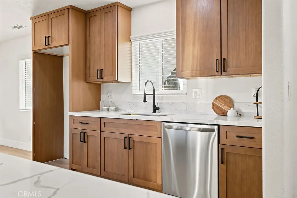 13229 Algonquin Road, Apple Valley, CA 92308 - Photo 4 of 35, Apple Valley, CA
