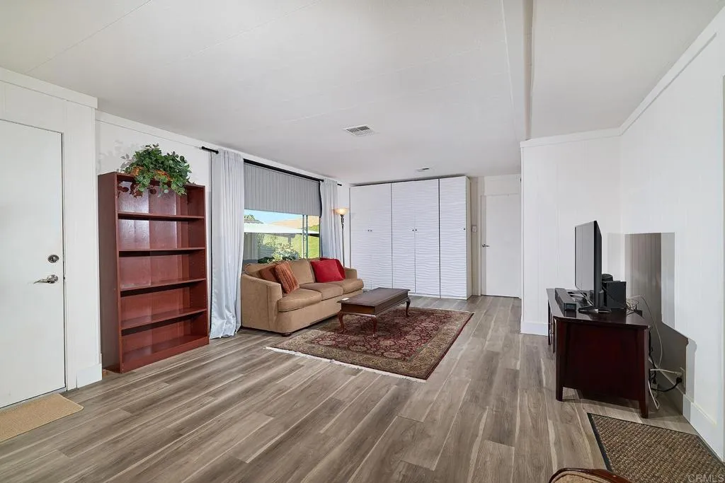 https://cdn.realtyfeed.com/cdn/127/306752891/78832c4af99f452881477e7a6e81e11f.webp
