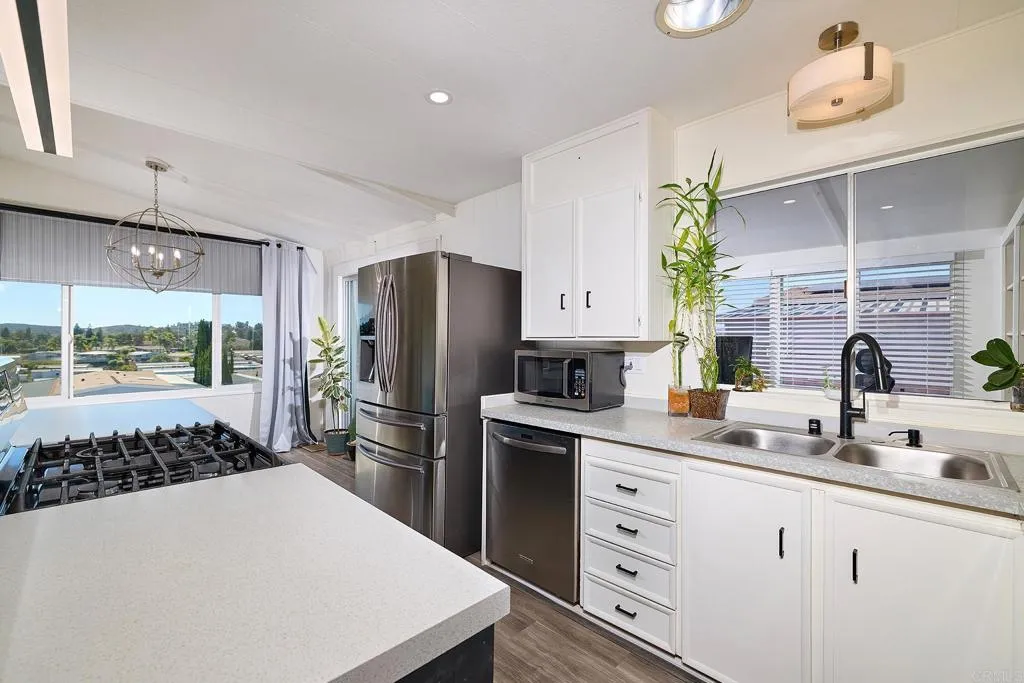 https://cdn.realtyfeed.com/cdn/127/306752891/b01eb2c0f23c09bb7e8c20fab0913263.webp