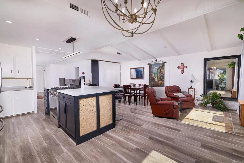 https://cdn.realtyfeed.com/cdn/127/306752891/c4ad69f110cea2c8251bfc7b4292cb8e.webp
