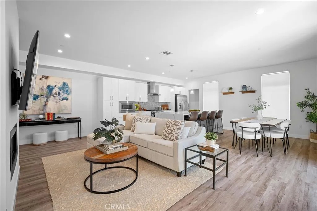 11490 Cumpston Street, North Hollywood, CA 91601 - Photo 4 of 34, North Hollywood, CA