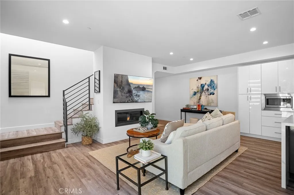 11490 Cumpston Street, North Hollywood, CA 91601 - Photo 5 of 34, North Hollywood, CA