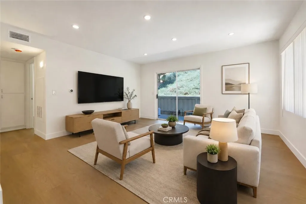 21203 Trumpet Drive Unit 102, Newhall, CA 91321 - Photo 4 of 34, Newhall, CA