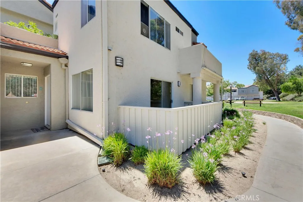21203 Trumpet Drive Unit 102, Newhall, CA 91321 - Photo 3 of 34, Newhall, CA