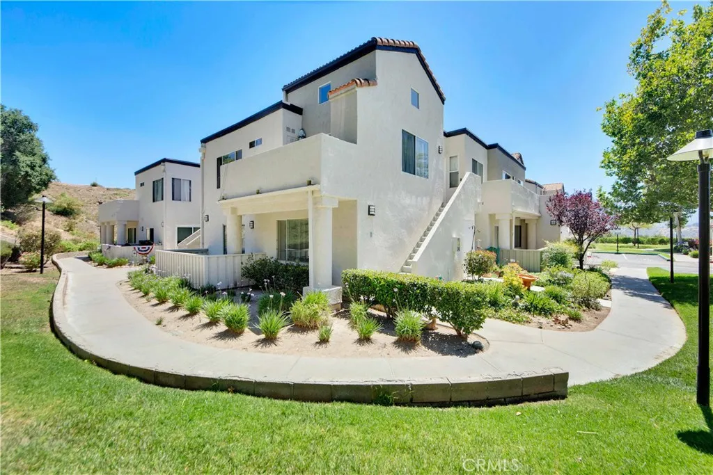 21203 Trumpet Drive Unit 102, Newhall, CA 91321 - Main photo, Newhall, CA