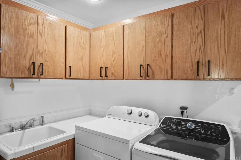 https://cdn.realtyfeed.com/cdn/127/306752915/1211dfcfa8ab6de22ecab6e44ded0b33.webp