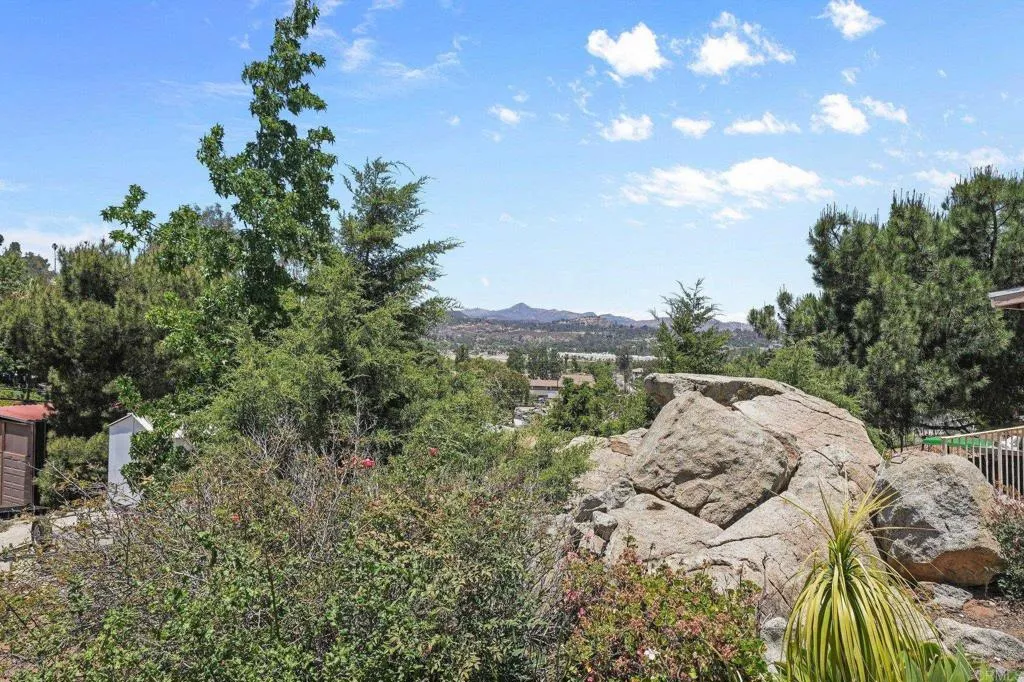 https://cdn.realtyfeed.com/cdn/127/306752915/1335b7e2d24b175efc5f0c362d0fc406.webp