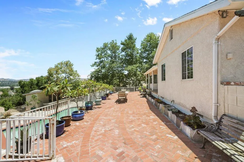 https://cdn.realtyfeed.com/cdn/127/306752915/36bec3cf3d10371e3da658ef8f48c8f8.webp