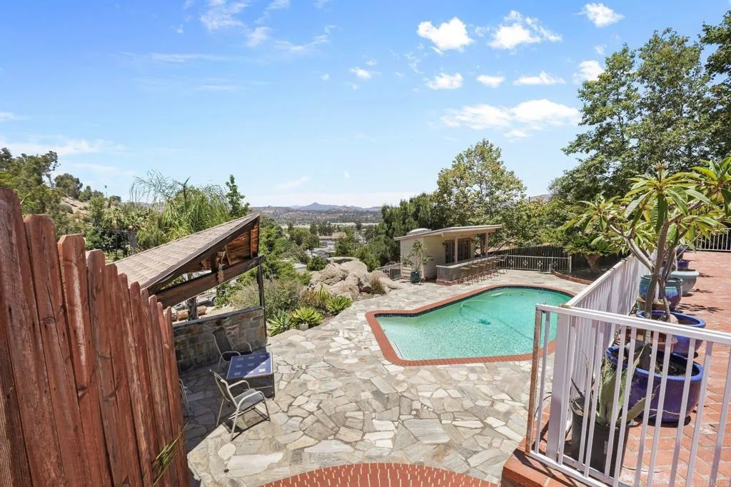 https://cdn.realtyfeed.com/cdn/127/306752915/67cfe9069987d7ad648f78ae8865c835.webp