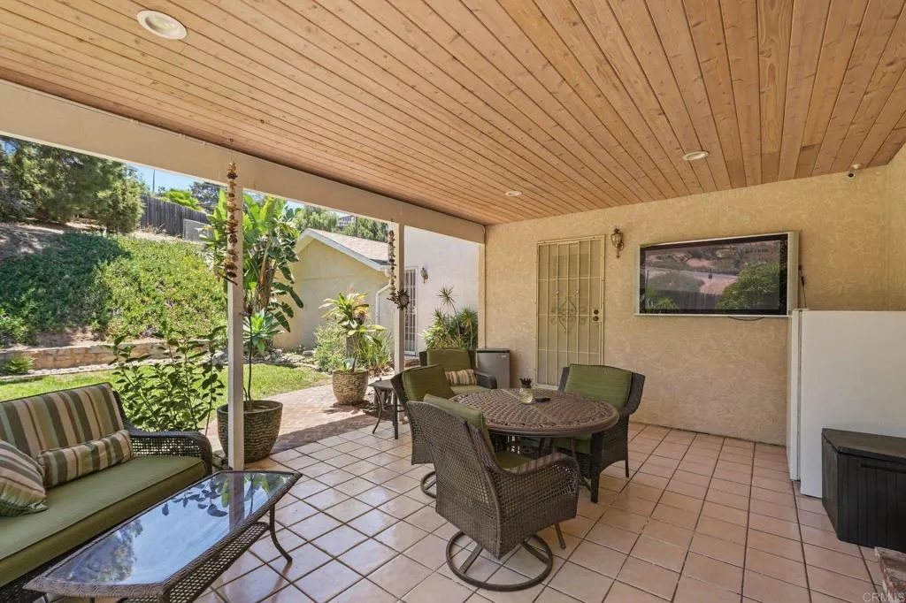 https://cdn.realtyfeed.com/cdn/127/306752915/805af8a0011a2e94280d2163cb35b750.webp