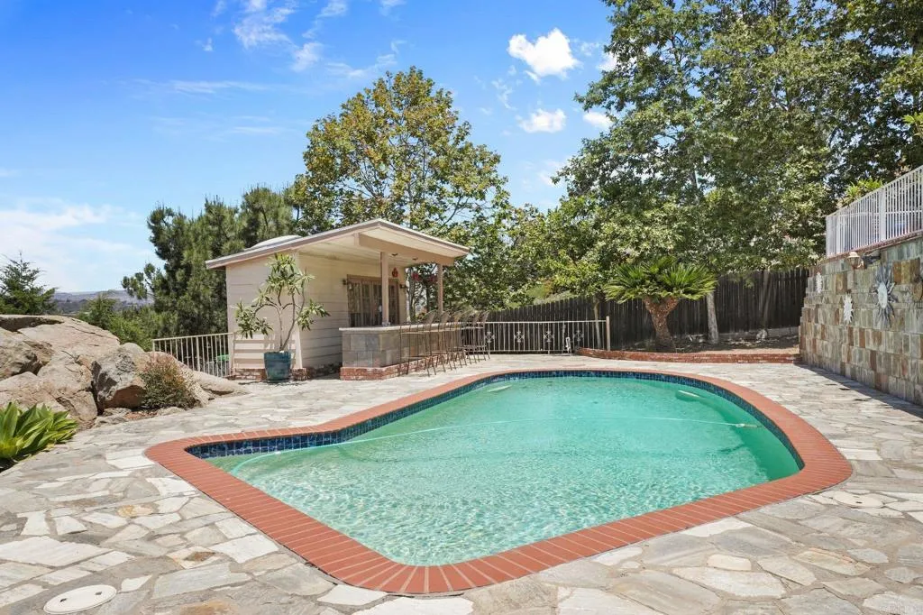 https://cdn.realtyfeed.com/cdn/127/306752915/818b1fb1d2743be4f6d17393f27ed1c8.webp