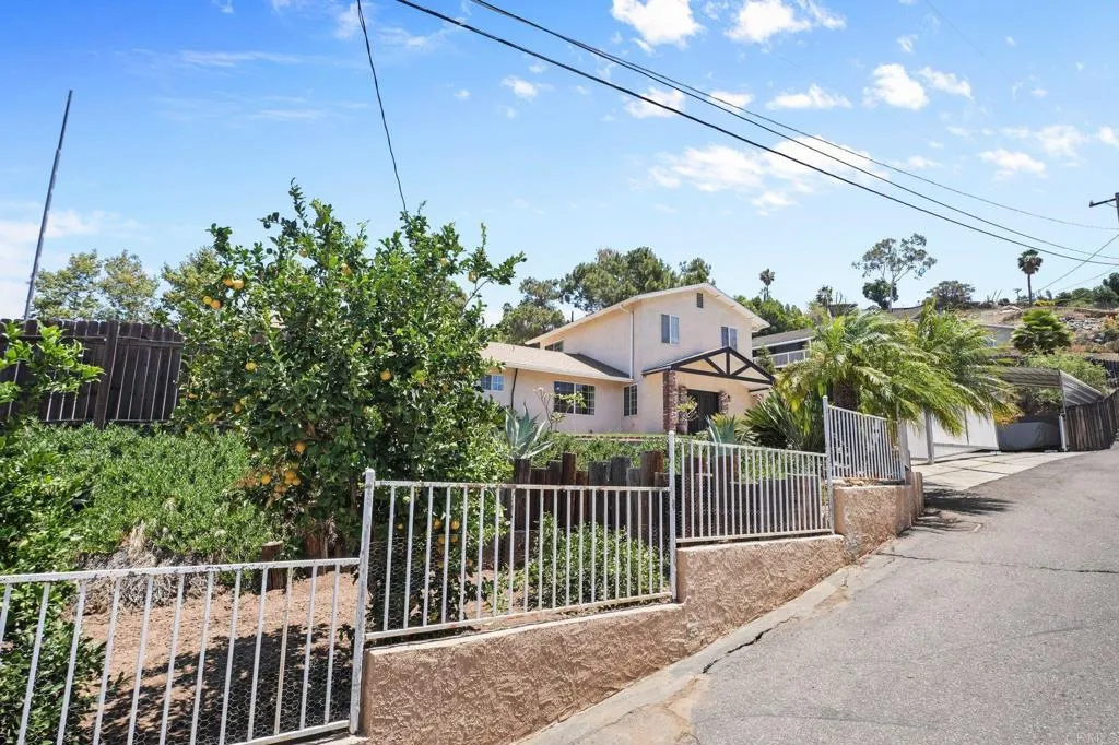 https://cdn.realtyfeed.com/cdn/127/306752915/a1222c95b64cef8d7dcc82ca546bbc30.webp