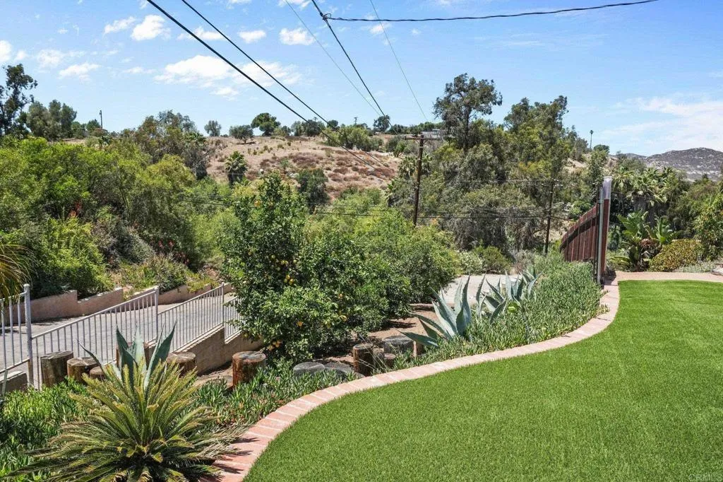 https://cdn.realtyfeed.com/cdn/127/306752915/c8d5516d1a7e038015ffcadc32d08060.webp