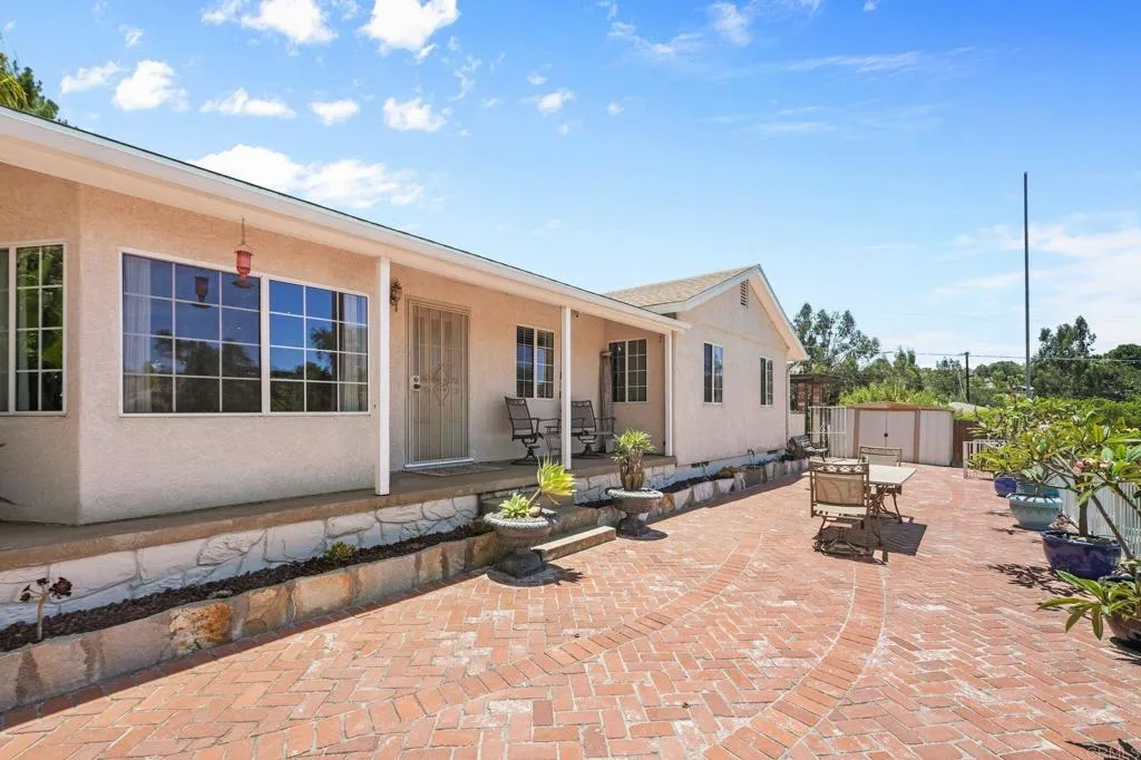 https://cdn.realtyfeed.com/cdn/127/306752915/e39a5b967e6e5c82cda95e3d72c46c6f.webp