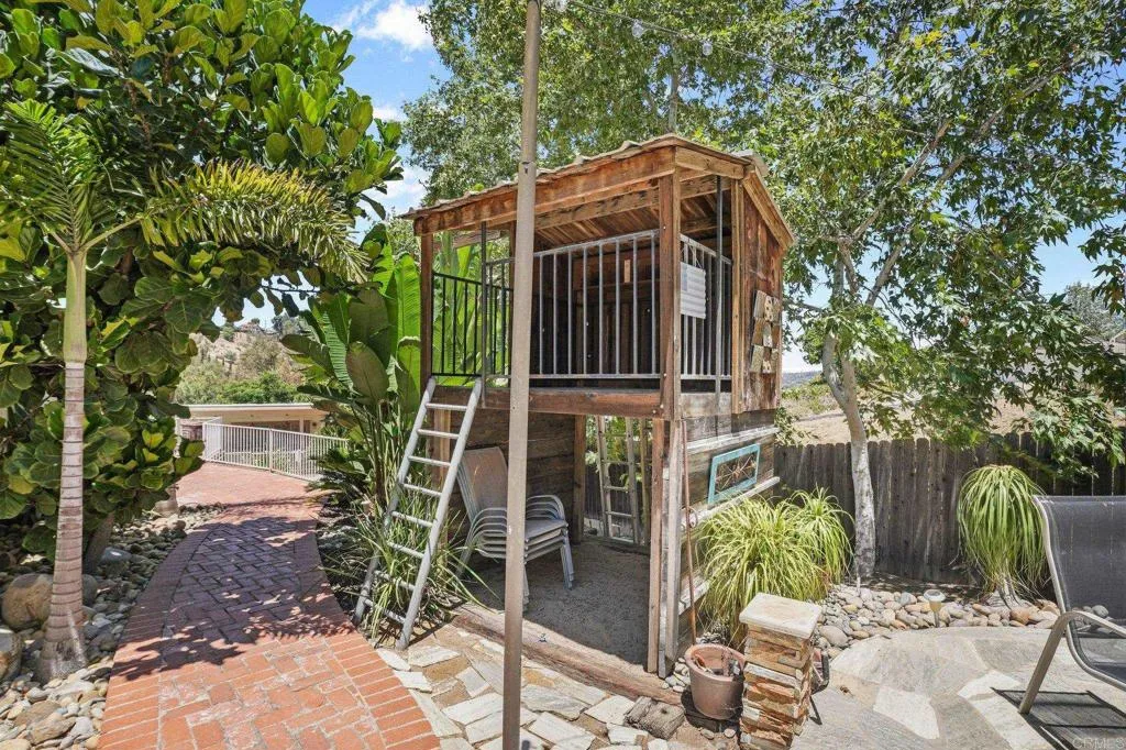 https://cdn.realtyfeed.com/cdn/127/306752915/f9cef3b7af24281fdc4ae7c69c1b0a23.webp