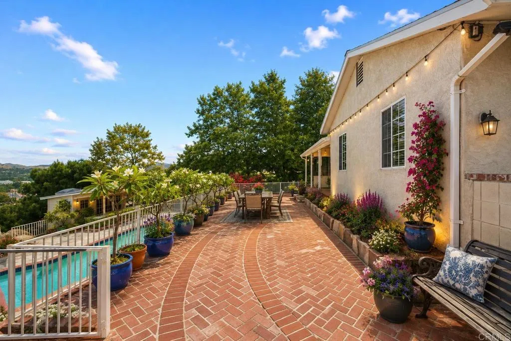 https://cdn.realtyfeed.com/cdn/127/306752915/fa2aca0f5eb485daedd1d82ebc2e347f.webp