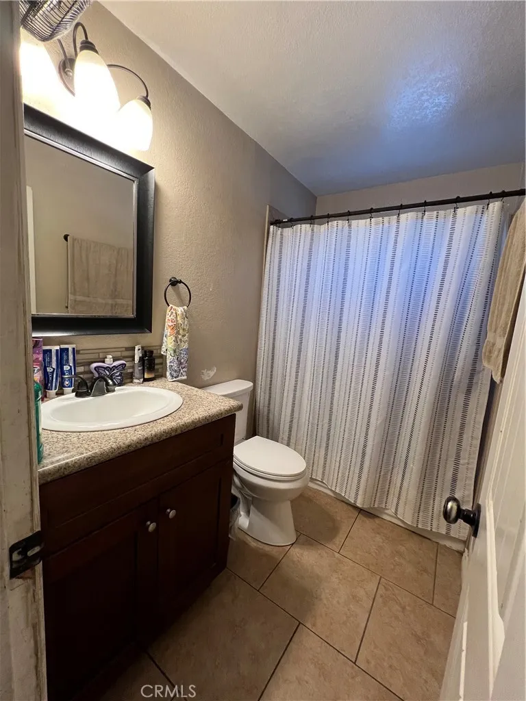 18044 Valencia, Fontana, CA 92335 - Photo 4 of 23, Fontana, CA