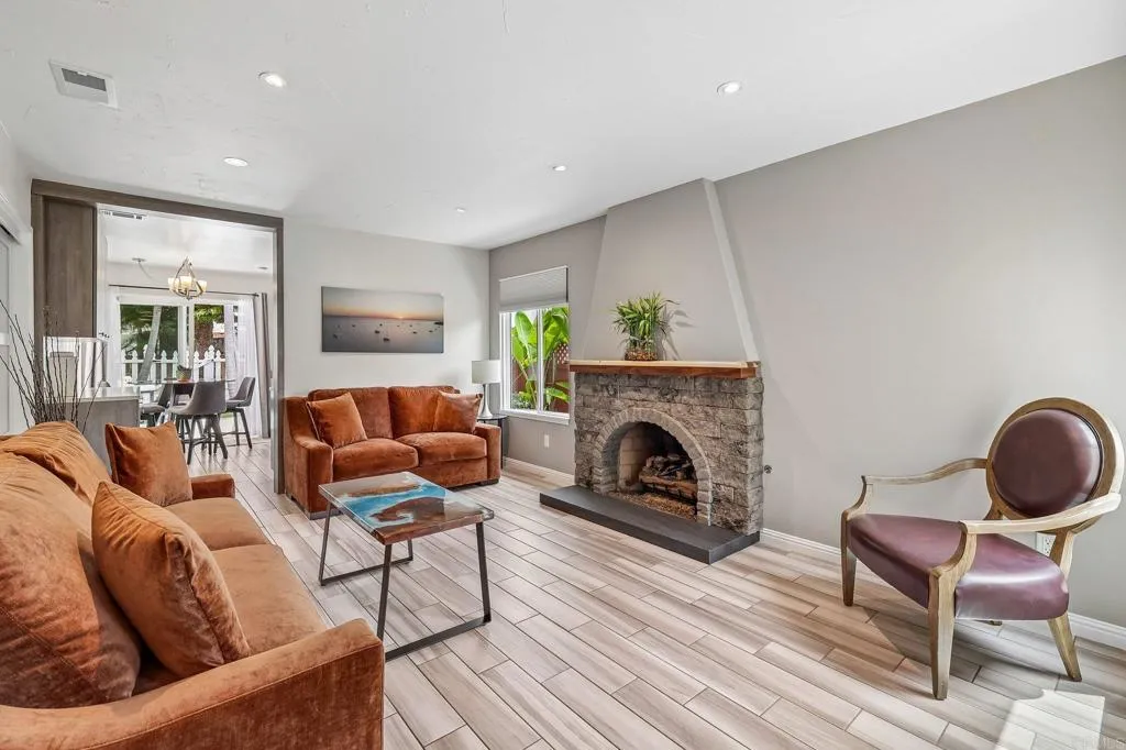 https://cdn.realtyfeed.com/cdn/127/306752980/e9ee10c48bb0783c31d9d97791f26ad6.webp
