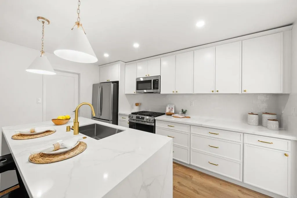 https://cdn.realtyfeed.com/cdn/127/306752985/179995bfd6f4605016ed115ee6c25d08.webp