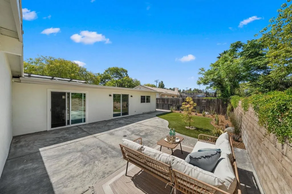 https://cdn.realtyfeed.com/cdn/127/306752985/58702ee372fdff213f6ed0475dfaaef7.webp