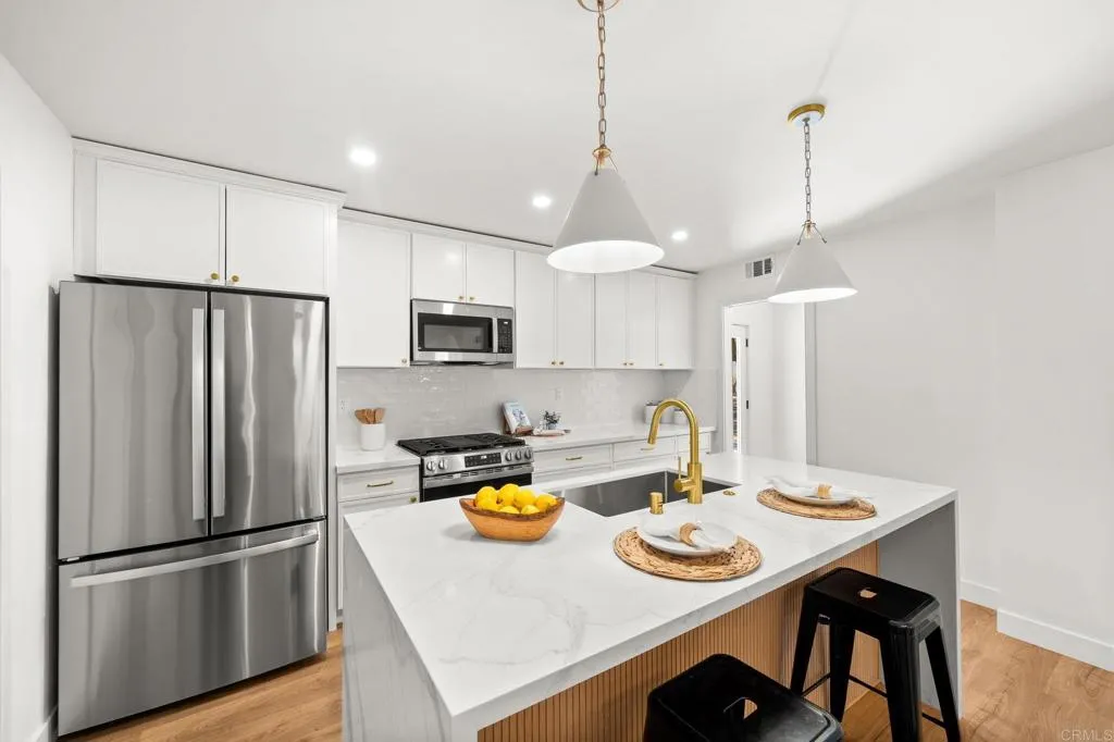 https://cdn.realtyfeed.com/cdn/127/306752985/ff0aaff6bf3a9d43fb38120fcca1ef01.webp