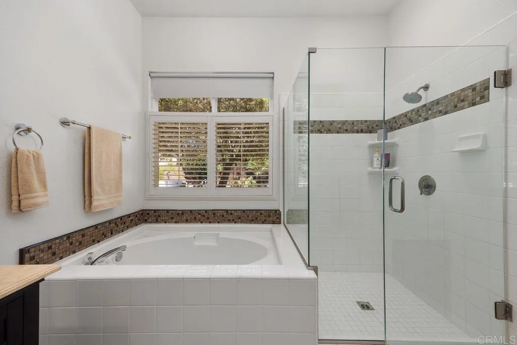 https://cdn.realtyfeed.com/cdn/127/306752987/4e63fcfff07c844ddf3ee5848c0b5eee.webp