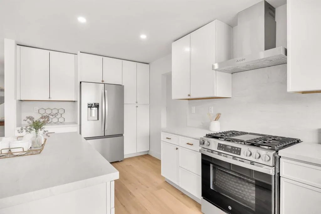 https://cdn.realtyfeed.com/cdn/127/306752994/6e947d7bb2769a53097fb38af86101ec.webp
