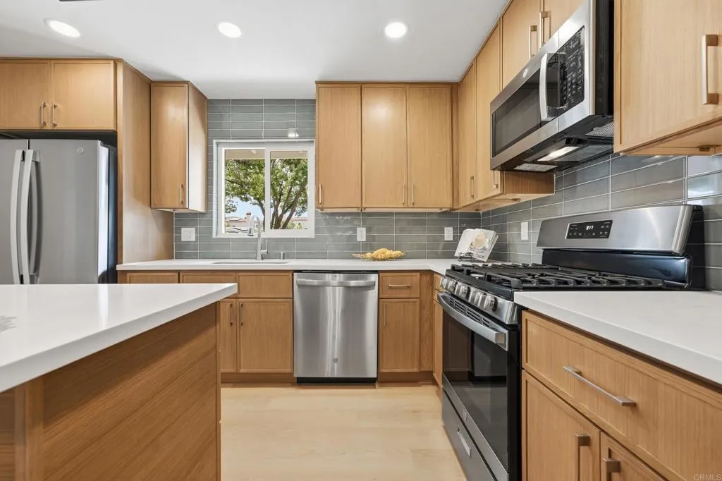 https://cdn.realtyfeed.com/cdn/127/306753026/ba7ede16812f267bf1de7f50ce94ee94.webp